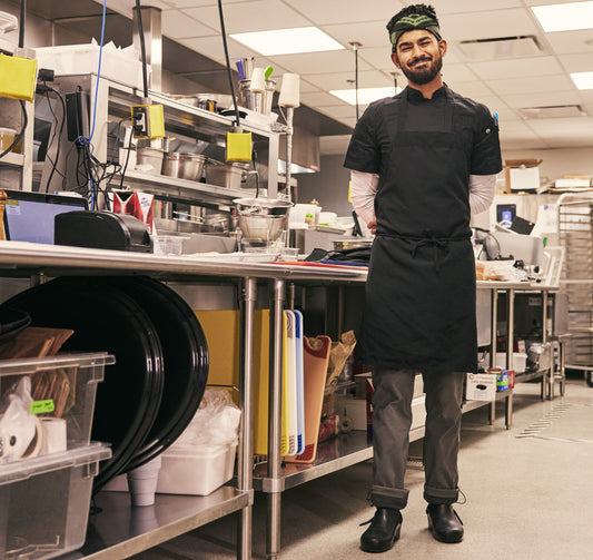 Kitchen-Tested Comfort: Shoes That Withstand Heat, Spills, and Rush Hours